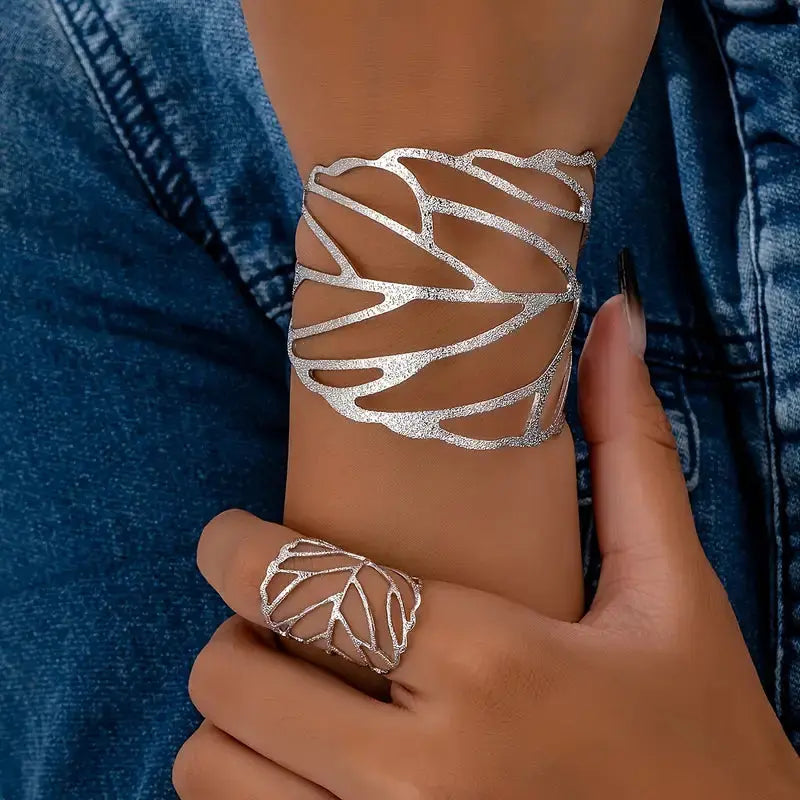 Luxe Vintage Leaf Bracelet