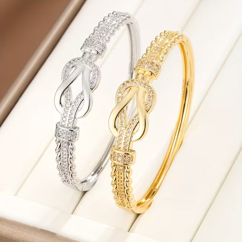 Elegant Minimalist Interlocking Ring Bracelet