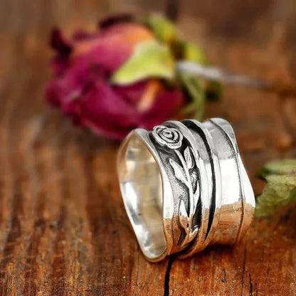 1+1 Offer: Spiral Boho Earrings in Silver + Vintage Silver Flower Ring