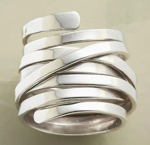 Vintage swirl design ring