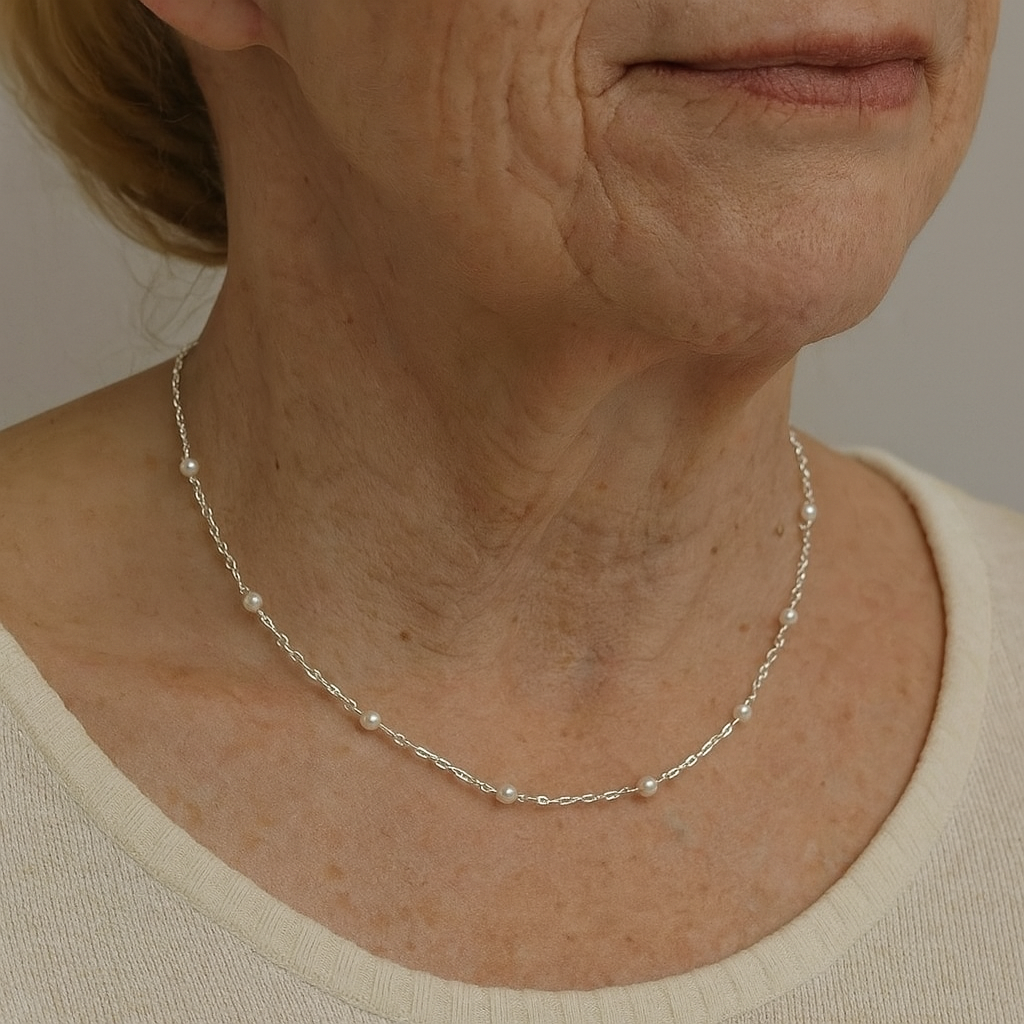 Elegant necklace made of shiny pearls