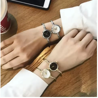 Luxurious Gold Tone Stainless Steel Bracelet Timepiece