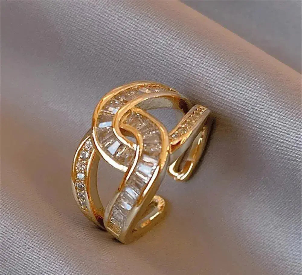 Luxe Knot Design Ring