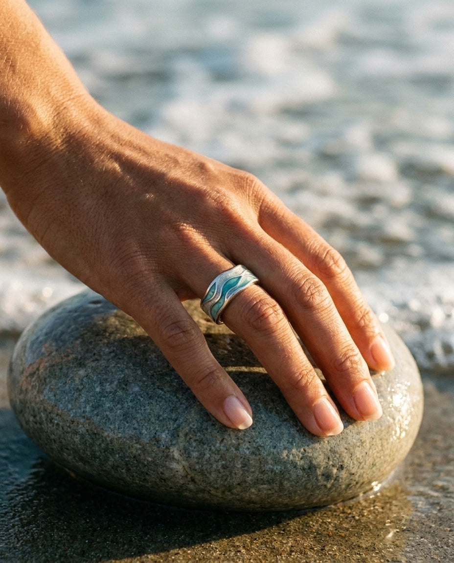 Model wearing Turquoise Silvered Waves Ring