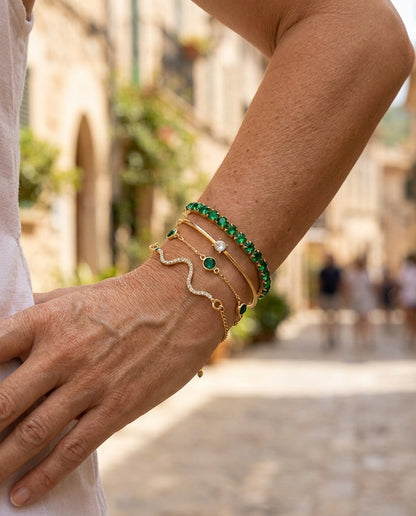 Model wearing Vintage Green Zirconia Bracelet Set