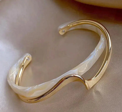 Elegant White Opal Gold Bracelet